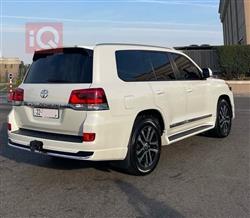 تۆیۆتا لاند کروزەر